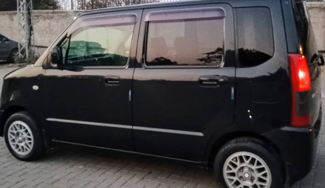 Suzuki Wagon R 4