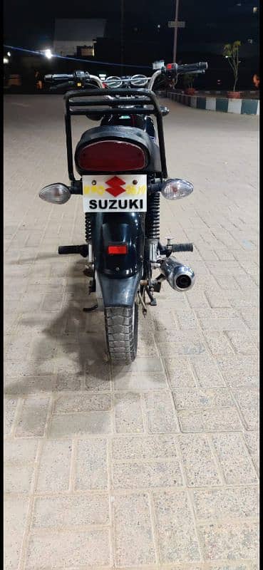 Suzuki gs 150 2022 4