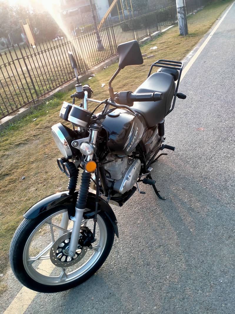 Suzuki GS 150 SE 2020 4