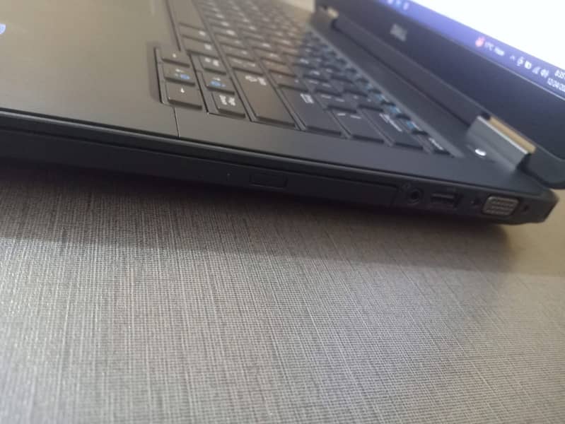 Dell Latitude 5440 | Core i7 - 4th Gen 2