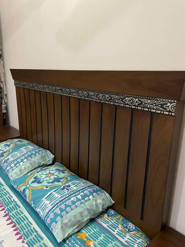 king size wooden bed with dressing 0