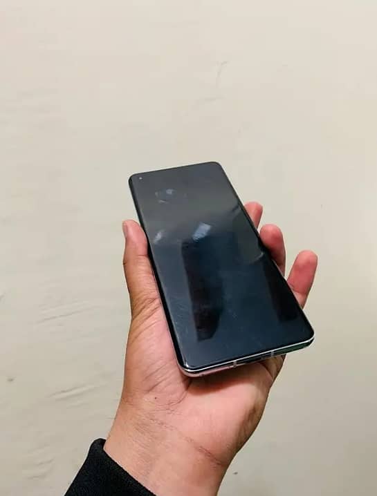 One Plus 9 Pro 12 / 256GB 3