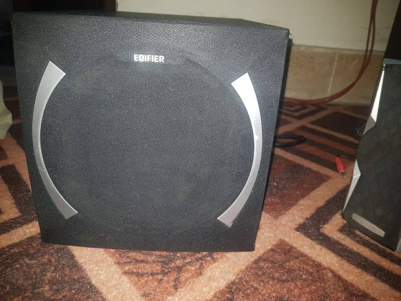 edifier woofer  orignal slightly used like new 5