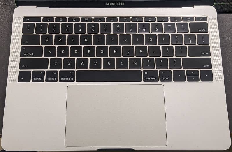 Macbook pro 13 (2017) 8/128 1