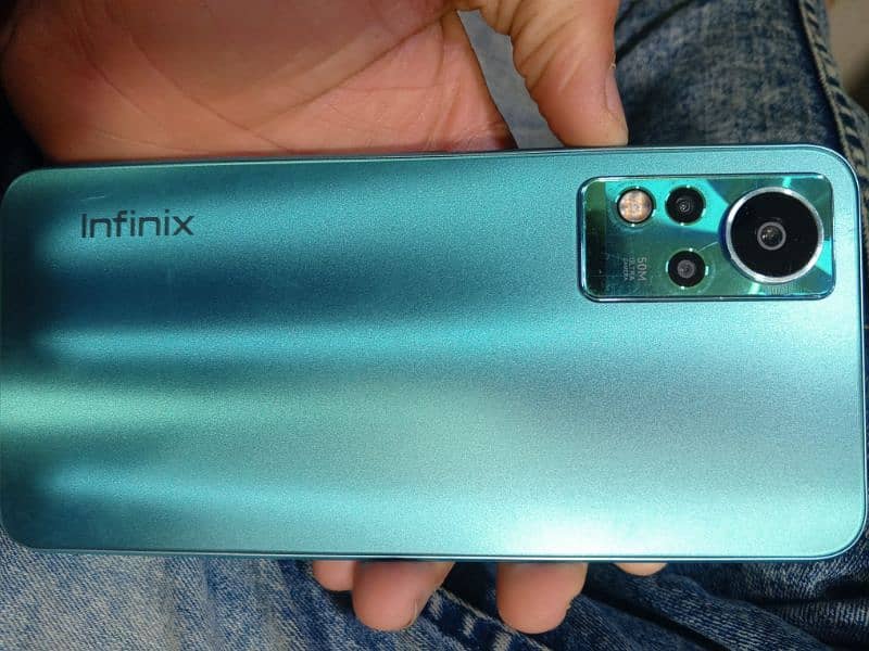 INFINIX NOTE 11 4/128 AMOLED 1