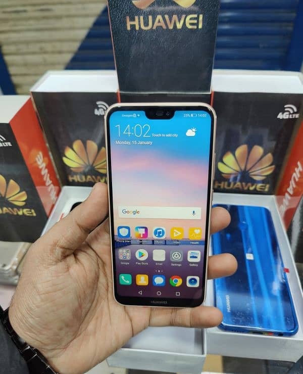 Huawei p20 lite 4/128 with box. Read add. 2