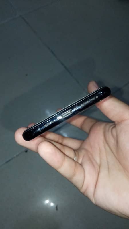 iphone xs 64 jv LLA (back crack) 5