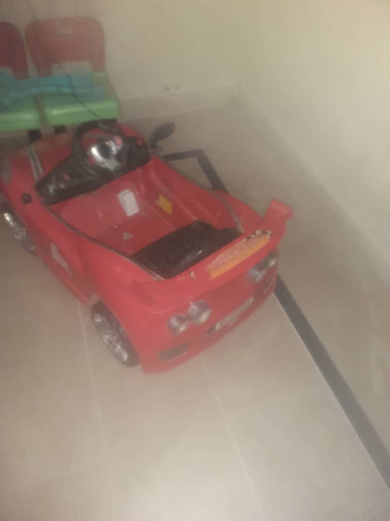 KIDS CAR WITH REMOTE CONTROL & CHARGER 1