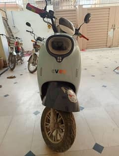 EVEE NISA ELECTRIC SCOOTY