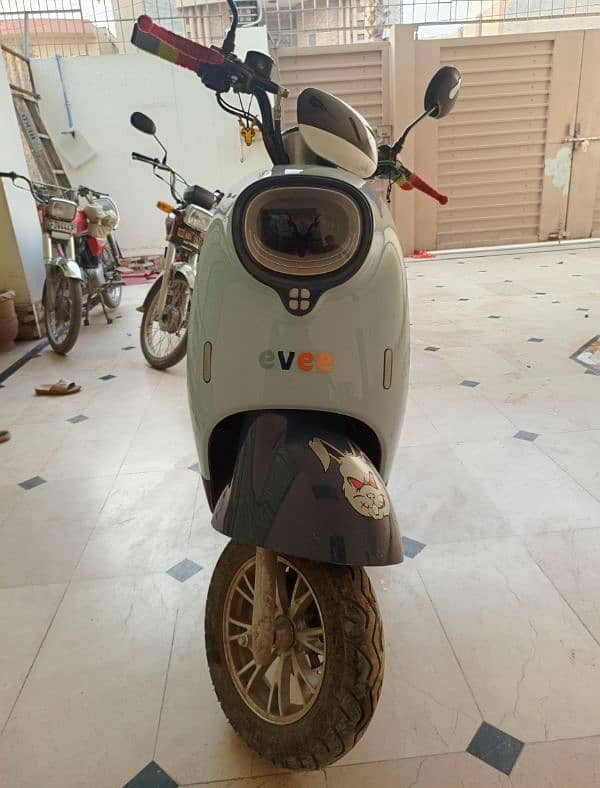 EVEE NISA ELECTRIC SCOOTY 0