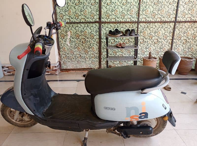 EVEE NISA ELECTRIC SCOOTY 4