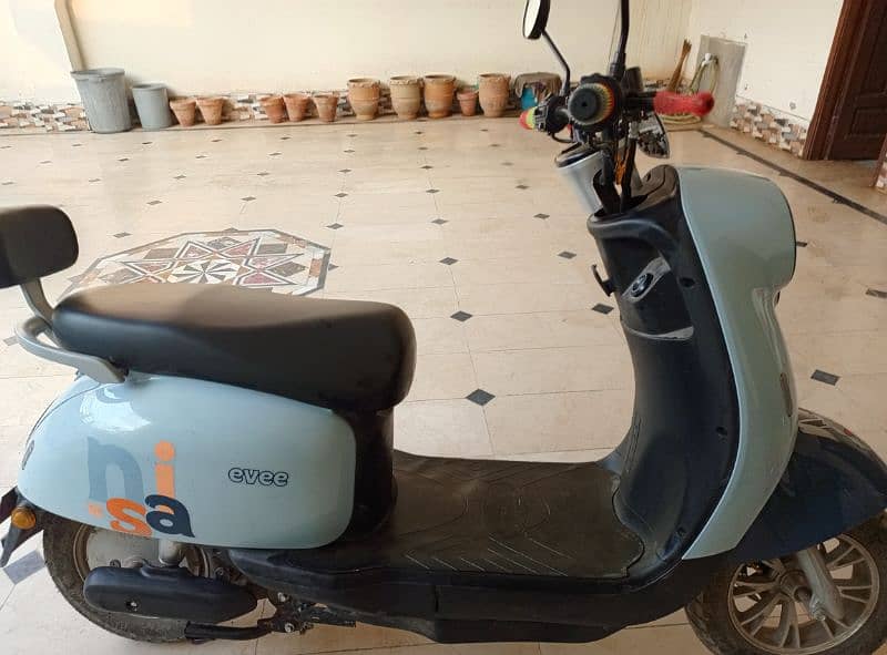 EVEE NISA ELECTRIC SCOOTY 6