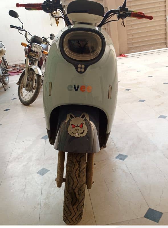 EVEE NISA ELECTRIC SCOOTY 7