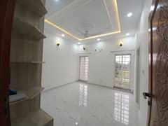 Beautiful Luxurious facing park 8 Marla Upper portion is Available for rent