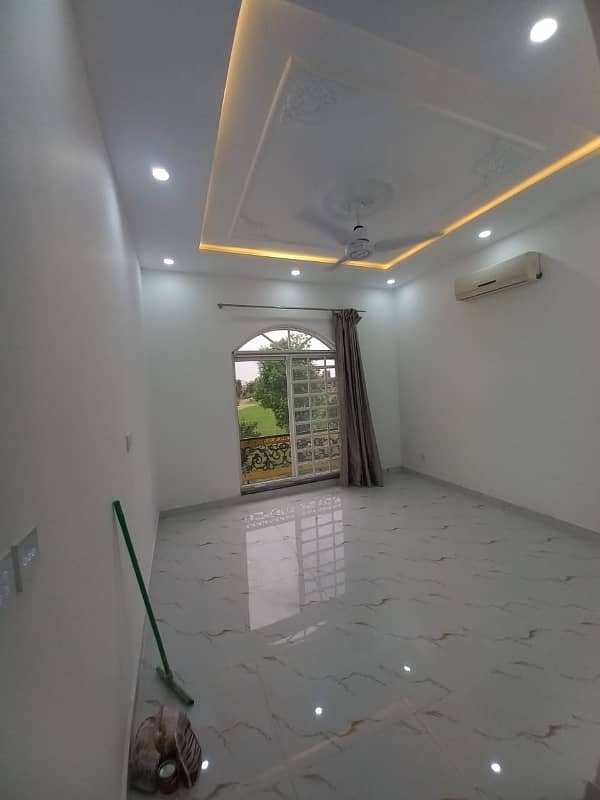 Beautiful Luxurious facing park 8 Marla Upper portion is Available for rent 4