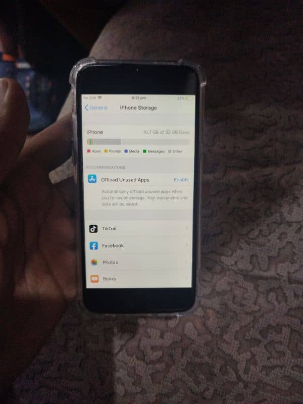 iPhone 6 All ok 32 gb itni Kam price Ma aisa set nhi mily ga gurrented 2