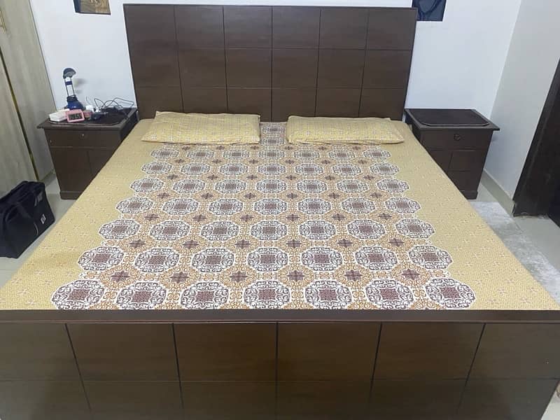 King size bed in good condition 0