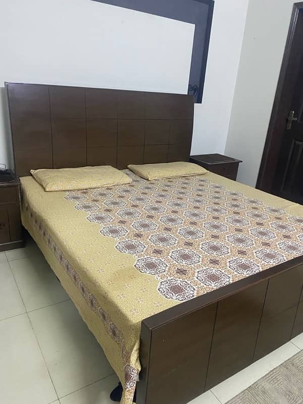 King size bed in good condition 2