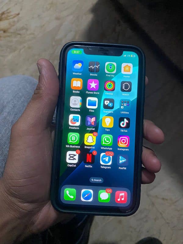 APPLE IPHONE 11 , FACTORY UNLOCK ,JUST BATTERY CHANGE HAI , 128 GB , 2