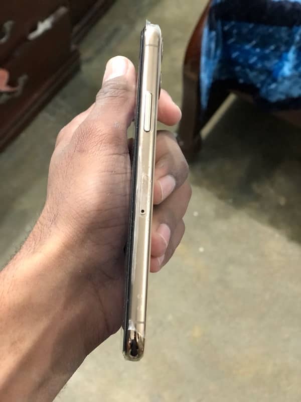 iPhone11pro E sim 2 month or 1 month physical available 5