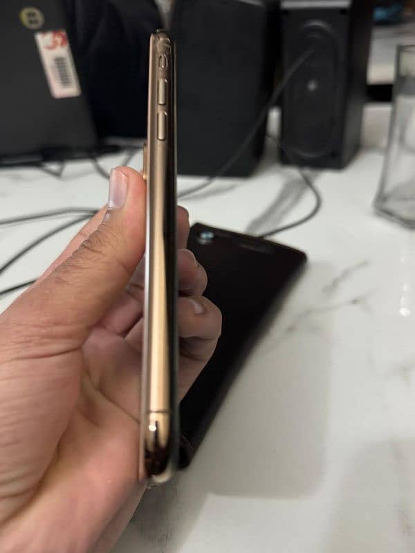 iphone XS 64gb non pta 03099849872 contact on what app only 3