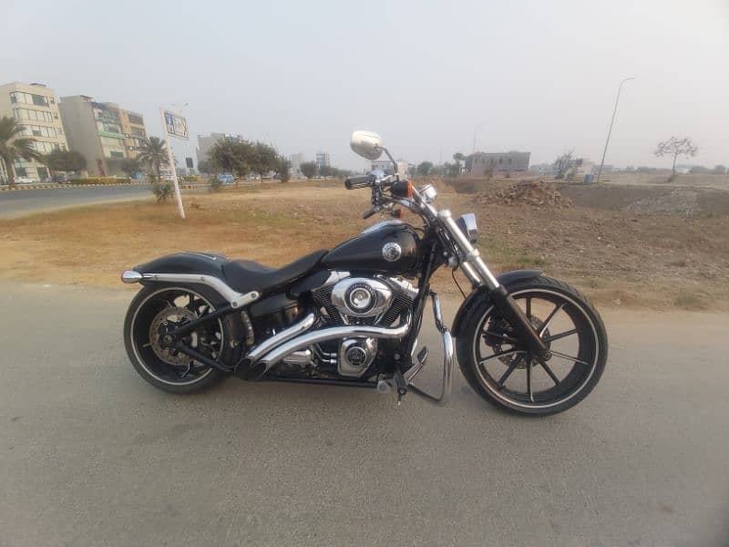 Harley Davidson Breakout 2013 1