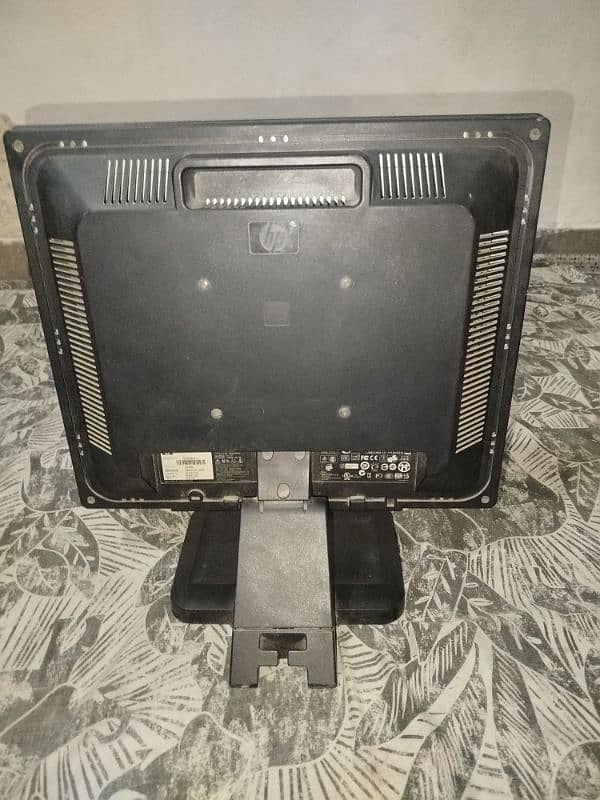 hp Compaq model LE1711 2