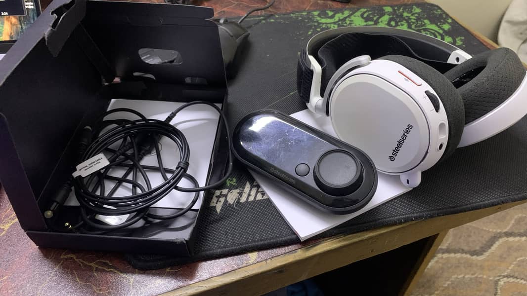 SteelSeries Arctis 7 Wired + DAC Gaming Headphones 0