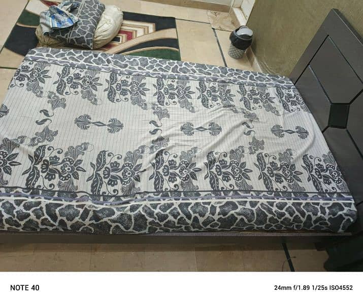 selling wooden single bed with mattress 4