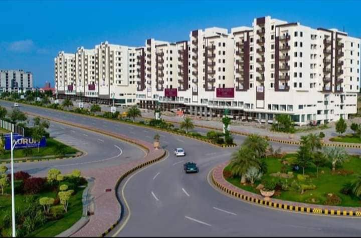 1 bed furnish apartment available for rent in diamond mall on per day weekely And monthly basis gulberg greens islamabad 1