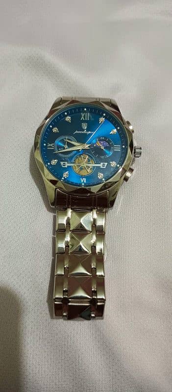 Men watch 4