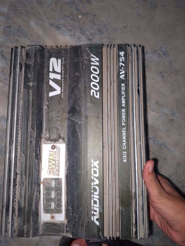 Car amplifier good condition 5