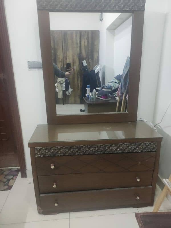 Bed,MirrorTable and two side tables with 5