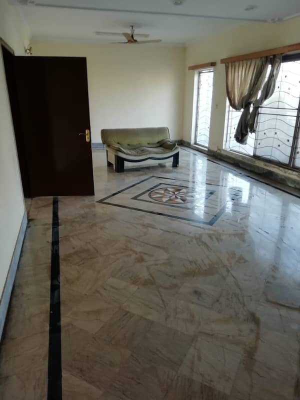 2 Kanal House For Sale on Prime Location 6