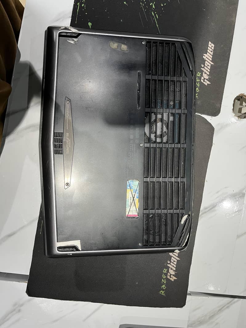 Alienware m18, 18 inch screen, dual Graphic card. 7