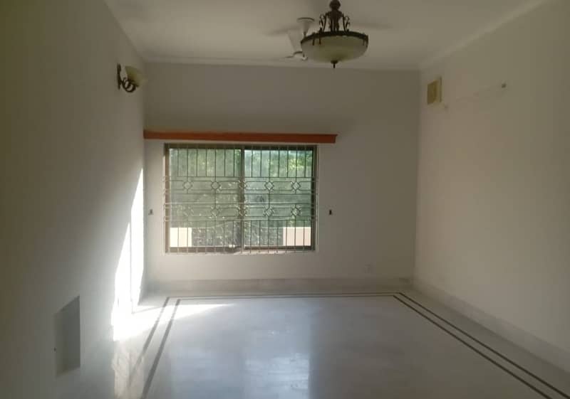 i-8.40x80 upper portion available for rent near i-8 markaz more options available 4