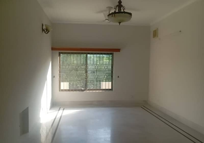 i-8.40x80 upper portion available for rent near i-8 markaz more options available 13