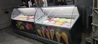 ice cream parlour freezers display