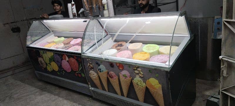 ice cream parlour freezers display 0