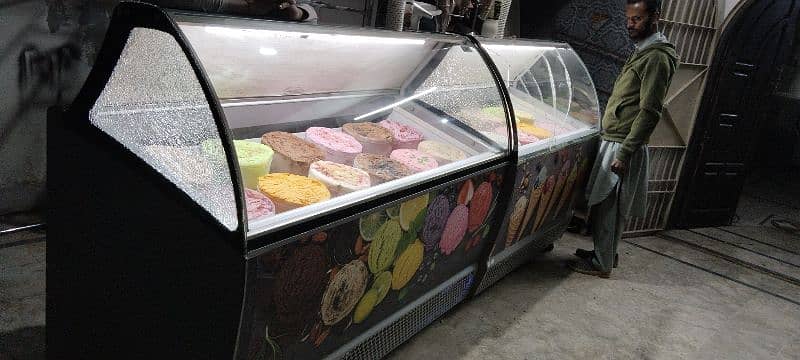 ice cream parlour freezers display 2