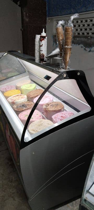 ice cream parlour freezers display 14