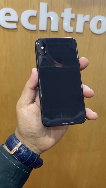 IPHONE X 64 GB PTA APPROVED BOTH COLOR AVAILABLE 1