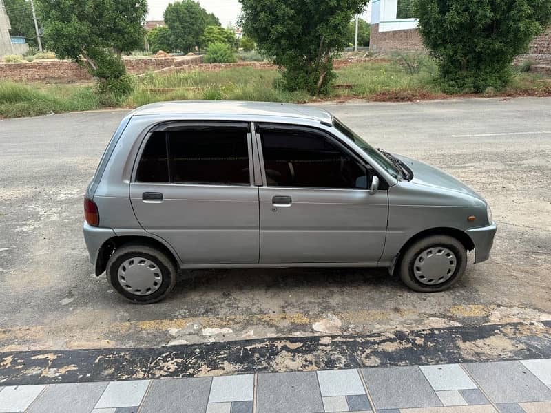 Daihatsu Cuore 2010 3