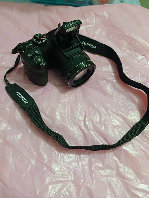 Fujifilm finepix s4700 0