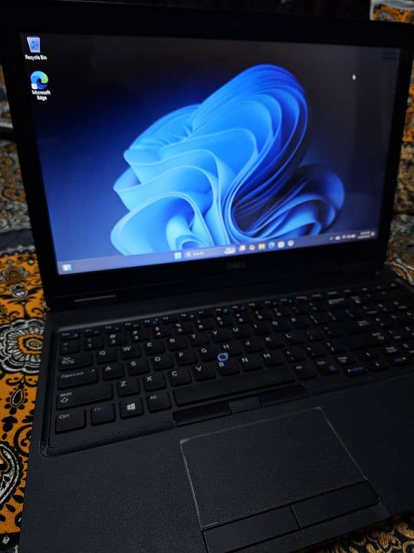 Dell Latitude 5590 0