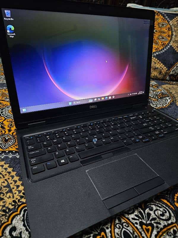 Dell Latitude 5590 1