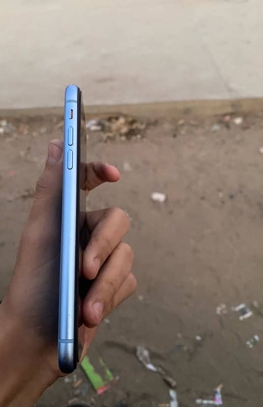 iphone xr 30 sy ik rupy b kum nhi hongy no exchange only sale 1