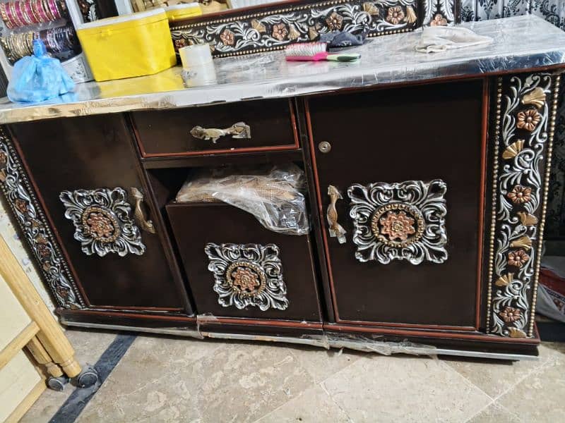 Bed + matters with 2 side tables. . . dressing table and showcase 5