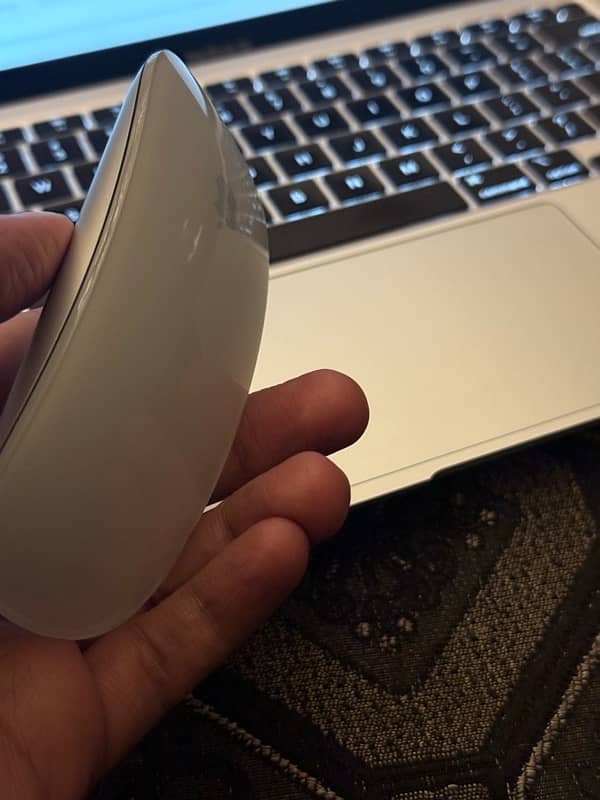 magic mouse m2 10/10 condition 1