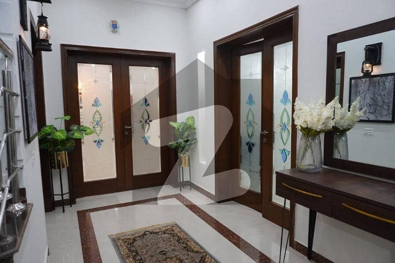 Luxurious 1 Kanal 5-Bedroom Double-Storey Office Space on Prime 80 Feet Road, Johar Town, Lahore 3